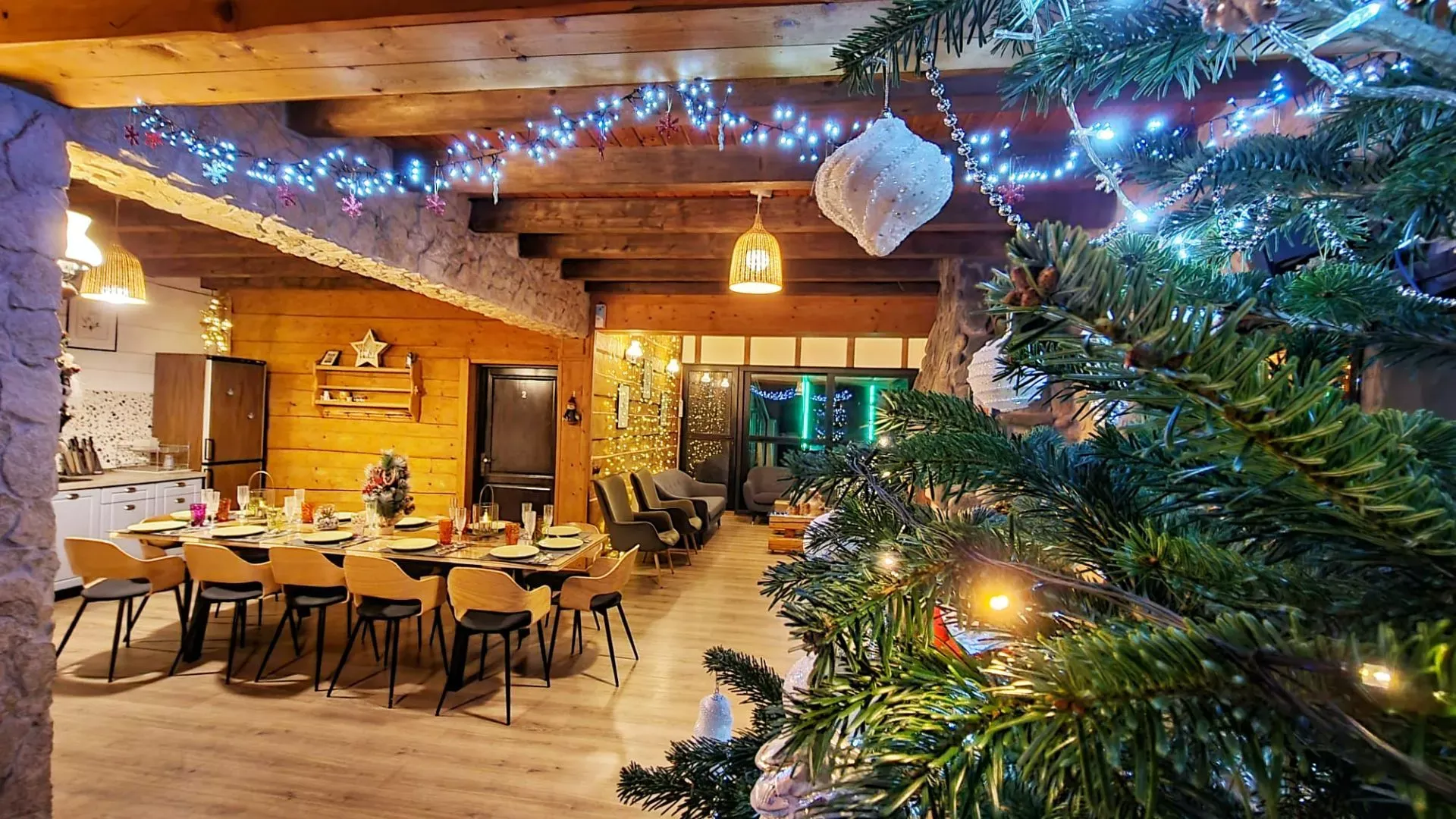 interior cabana supporter