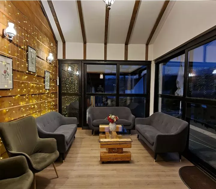 interior cabana supporter